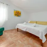 Apartament Lovely In With Wifi Seline