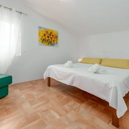 Appartement 1 Bedroom Beautiful In Seline