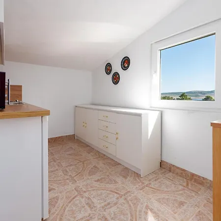 1 Bedroom Beautiful In Appartement