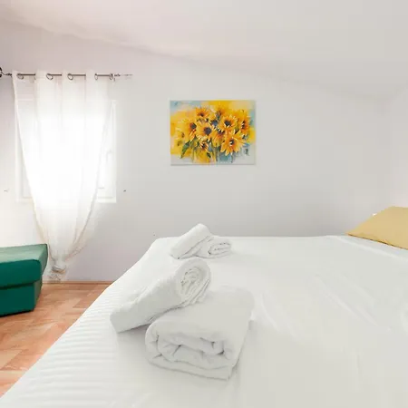 1 Bedroom Beautiful In Appartement Seline